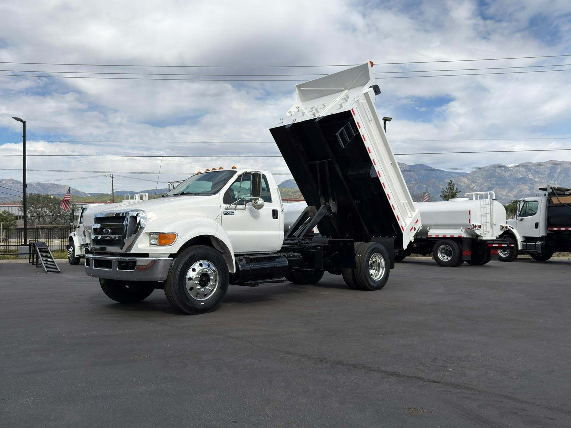 2014 FORD F750 SD in Palos Verdes Peninsula, CA