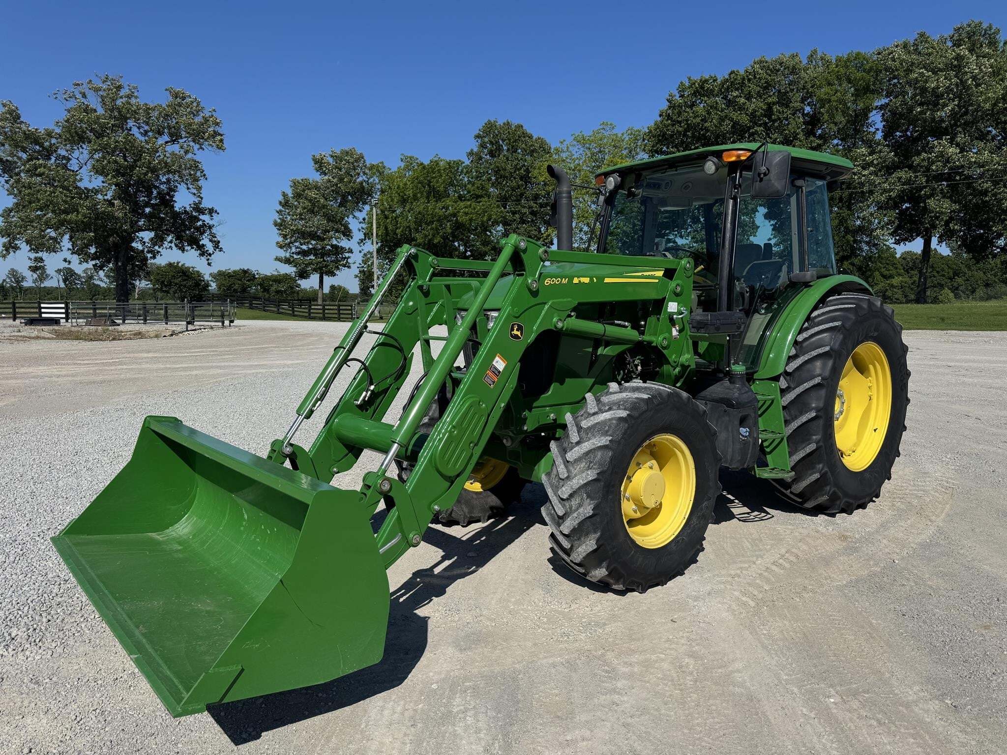 2021 JOHN DEERE 6105E in Jackson, TN