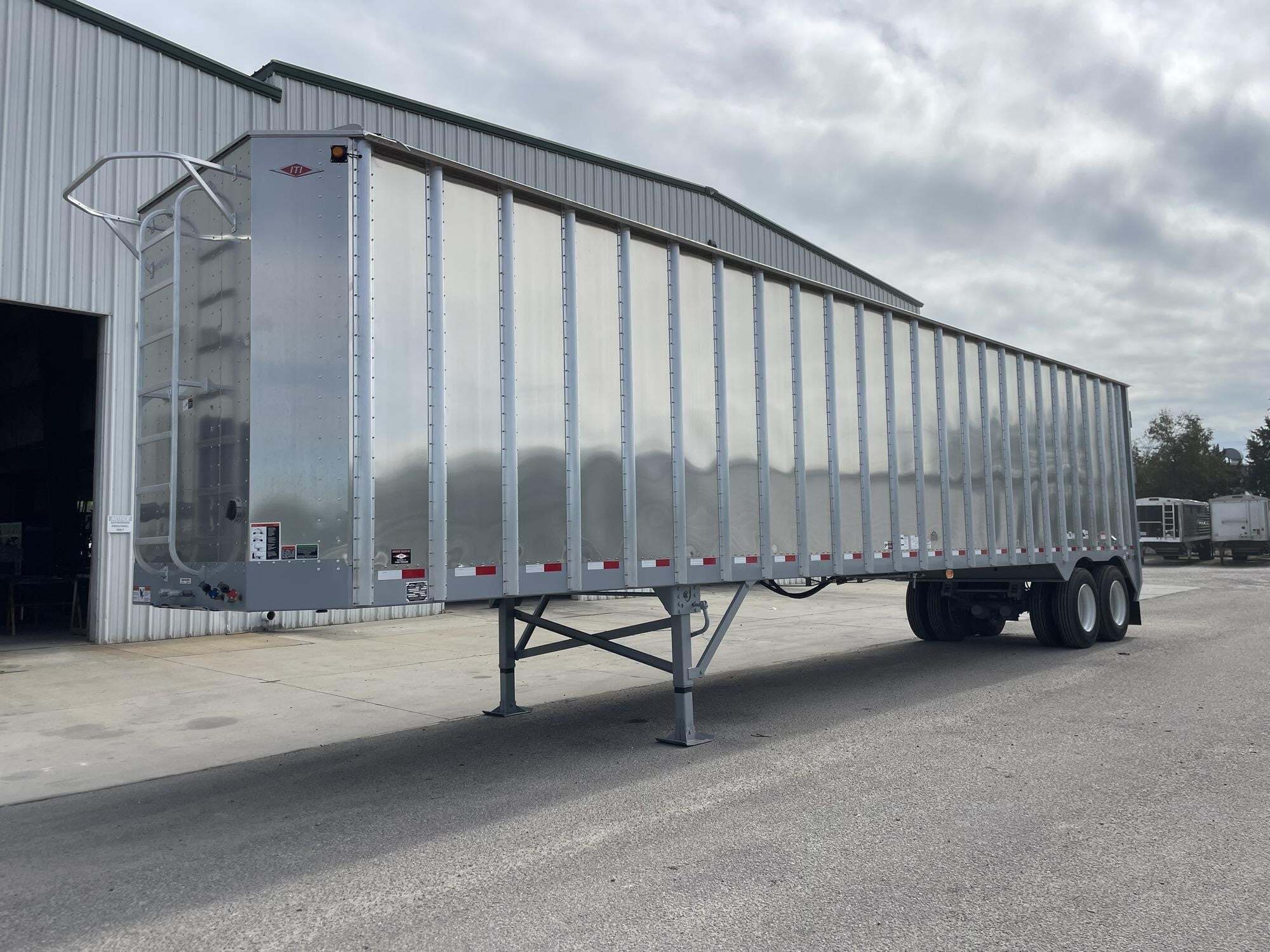 2025 ITI 45' X 102" X 13'6" LIVE FLOOR CHIP in Spartanburg, SC