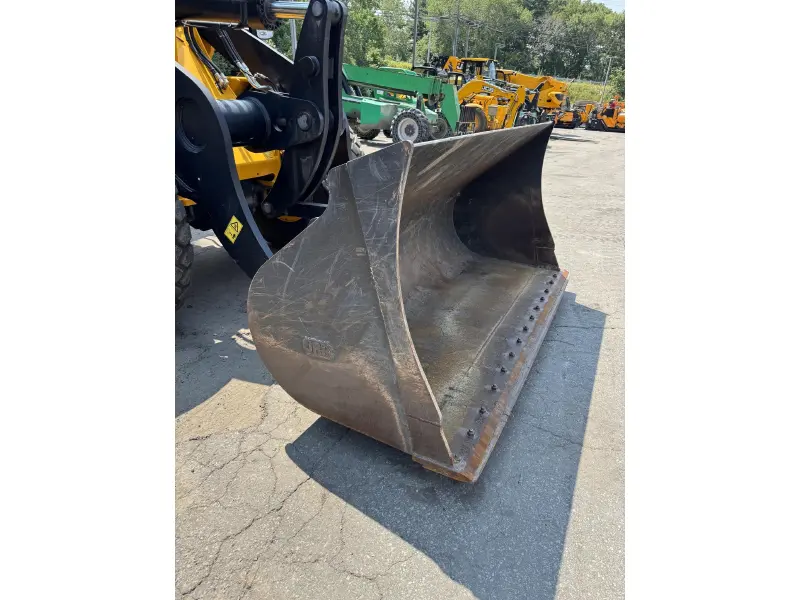 2022 JCB 437ZX