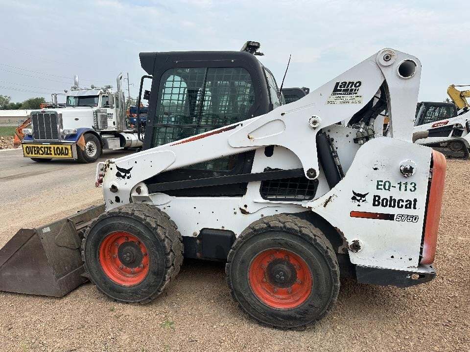 2015 BOBCAT S750 in Shakopee, MN