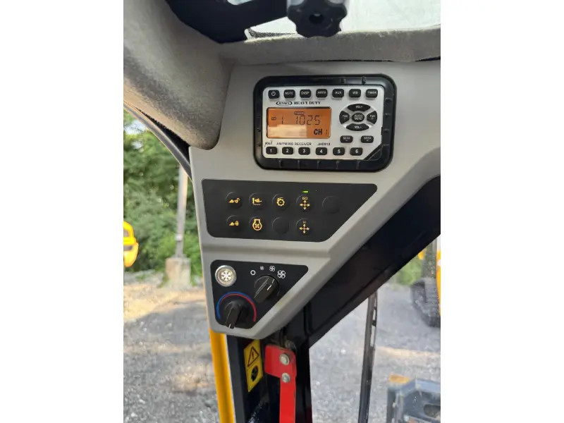 2021 JCB 215T