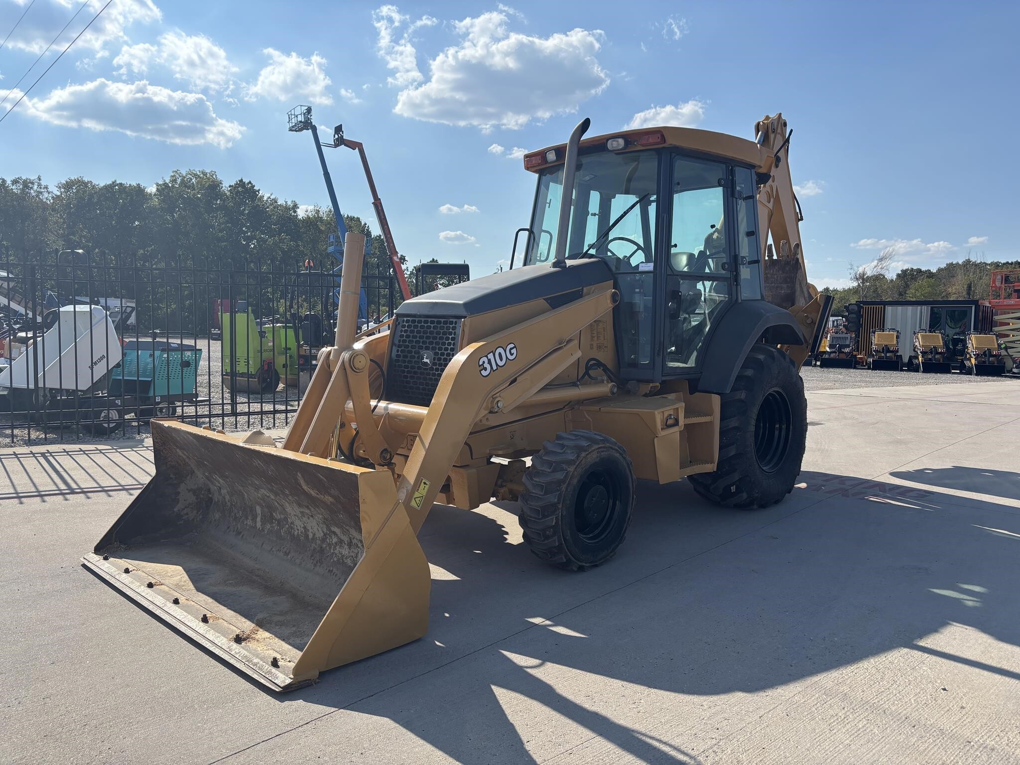 2005 DEERE 310G in Strafford, MO