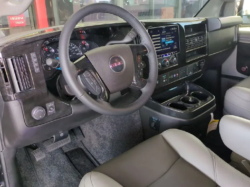2025 GMC SAVANA