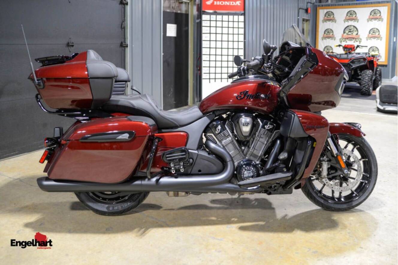 A photo of this 2026 Indian Motorcycle Pursuit® Dark Horse® with 112 and Powerband Audio Pack