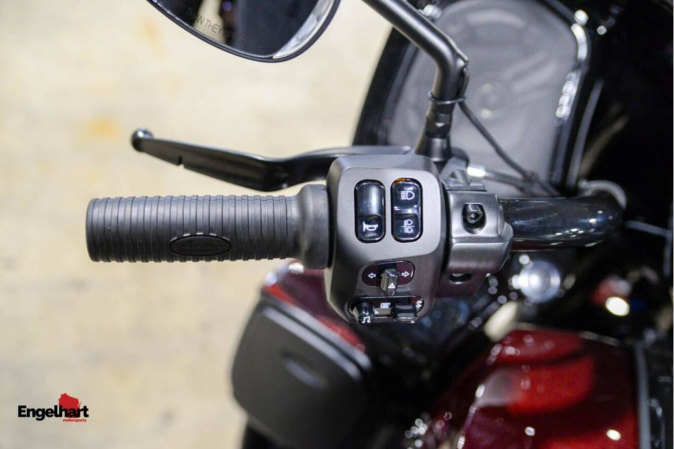 A photo of this 2026 Indian Motorcycle Pursuit® Dark Horse® with 112 and Powerband Audio Pack
