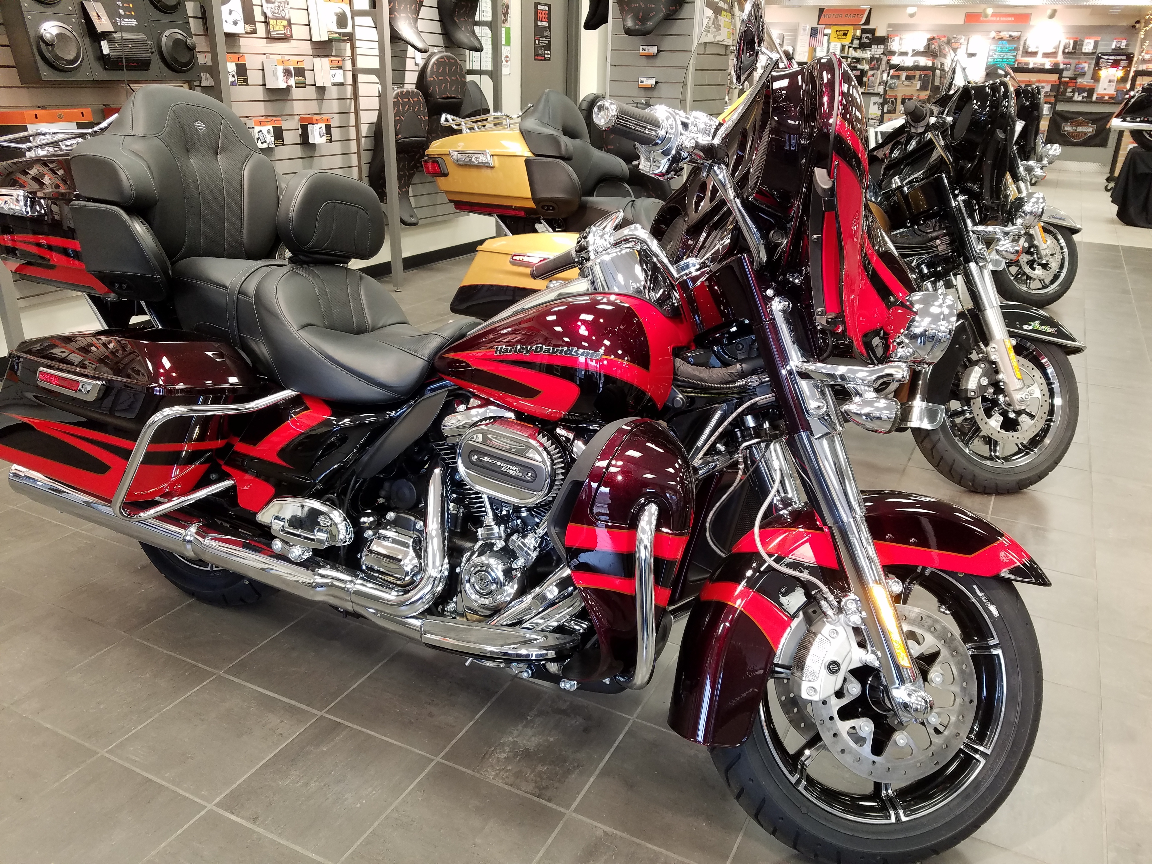 2017 Harley-Davidson ELECTRA GLIDE FLHTCSE FLHTCSE in Moundsville, WV