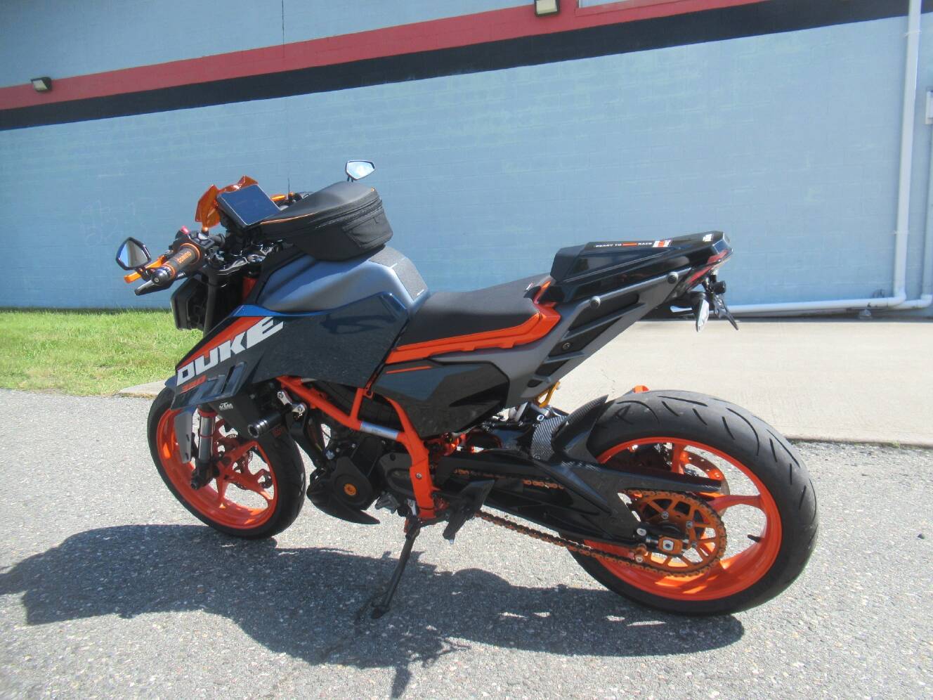 A photo of this 2024 KTM 390 Duke