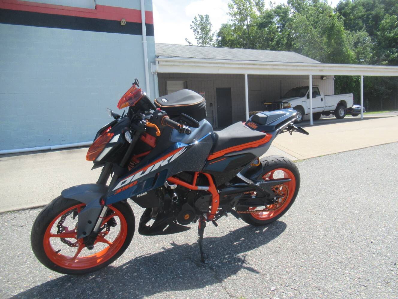 A photo of this 2024 KTM 390 Duke
