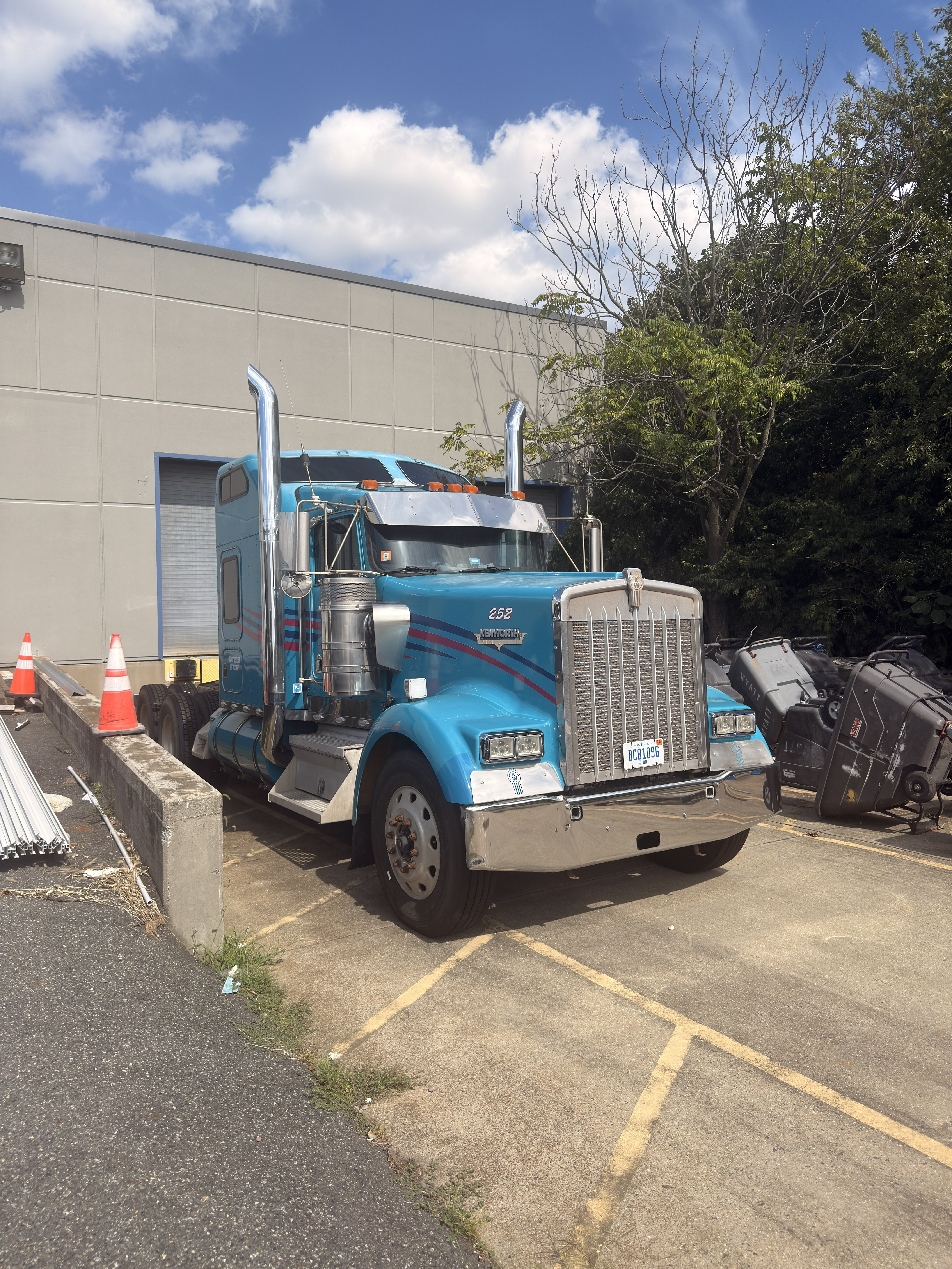 1997 KENWORTH W900 in Philadelphia, PA