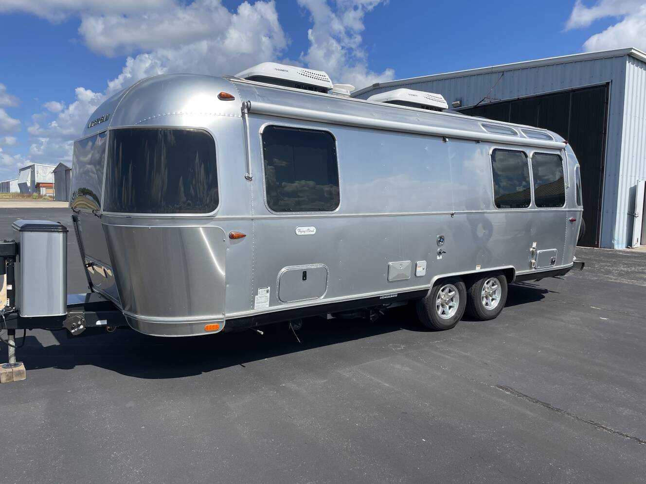 A photo of this 2023 Airstream FLYING CLOUD 25FB TWIN