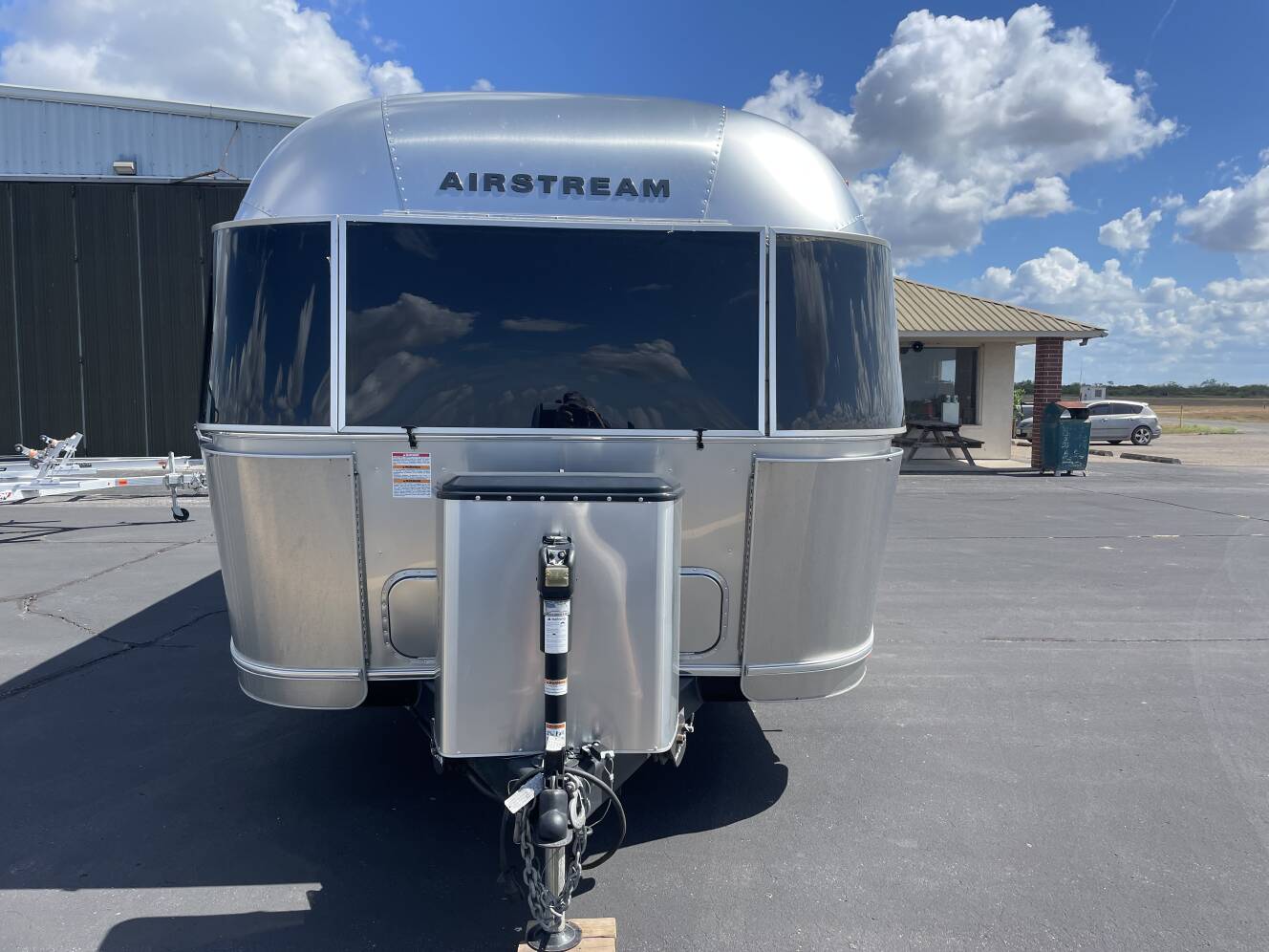A photo of this 2023 Airstream FLYING CLOUD 25FB TWIN