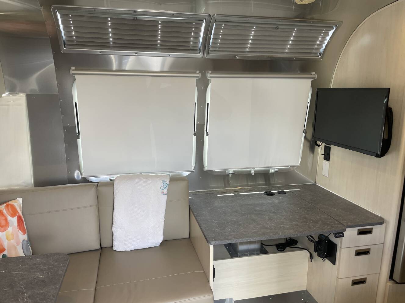 A photo of this 2023 Airstream FLYING CLOUD 25FB TWIN