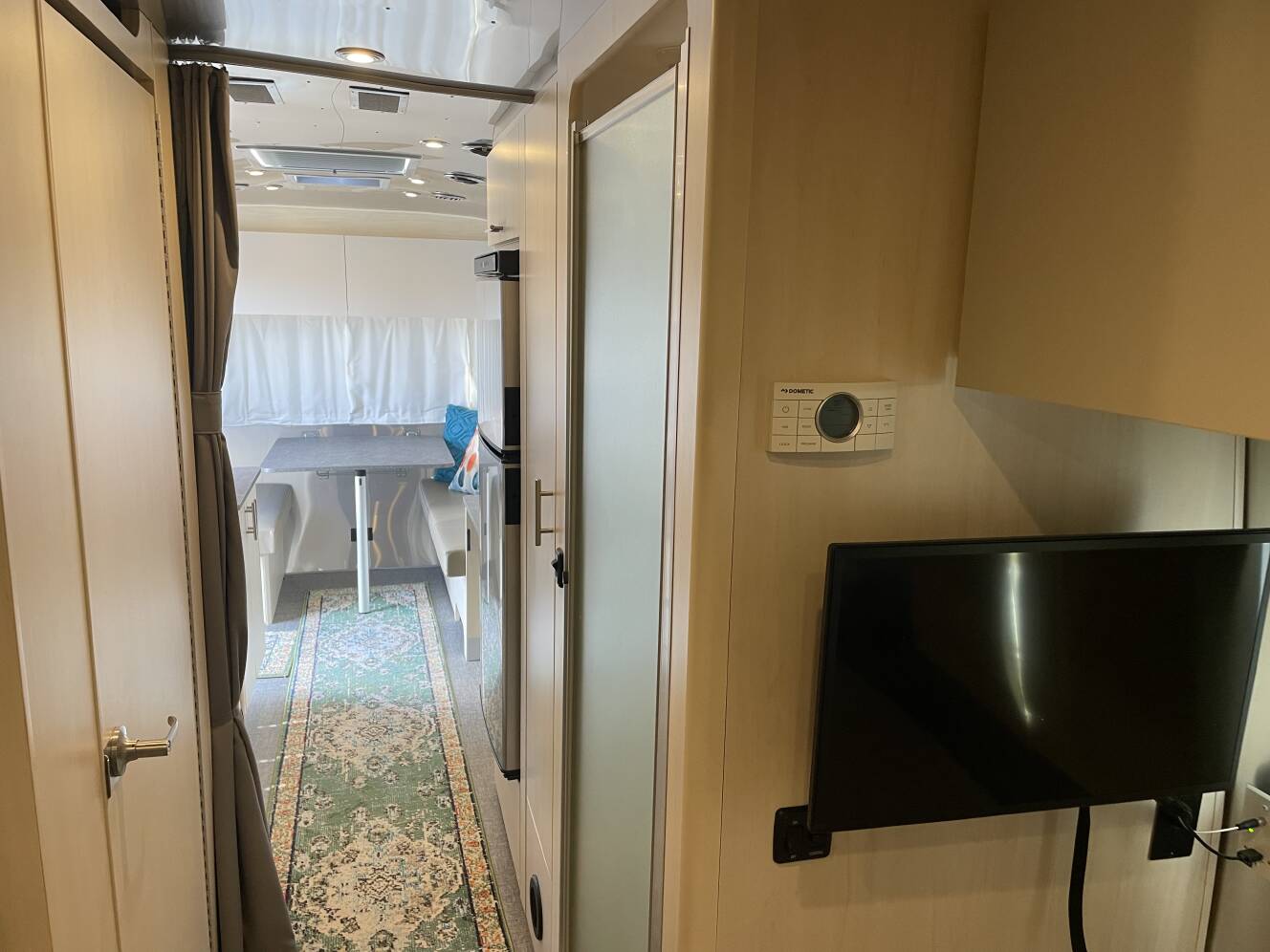 A photo of this 2023 Airstream FLYING CLOUD 25FB TWIN
