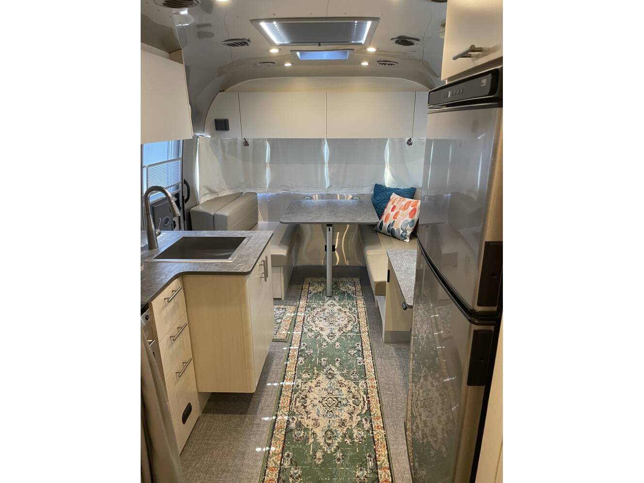 A photo of this 2023 Airstream FLYING CLOUD 25FB TWIN