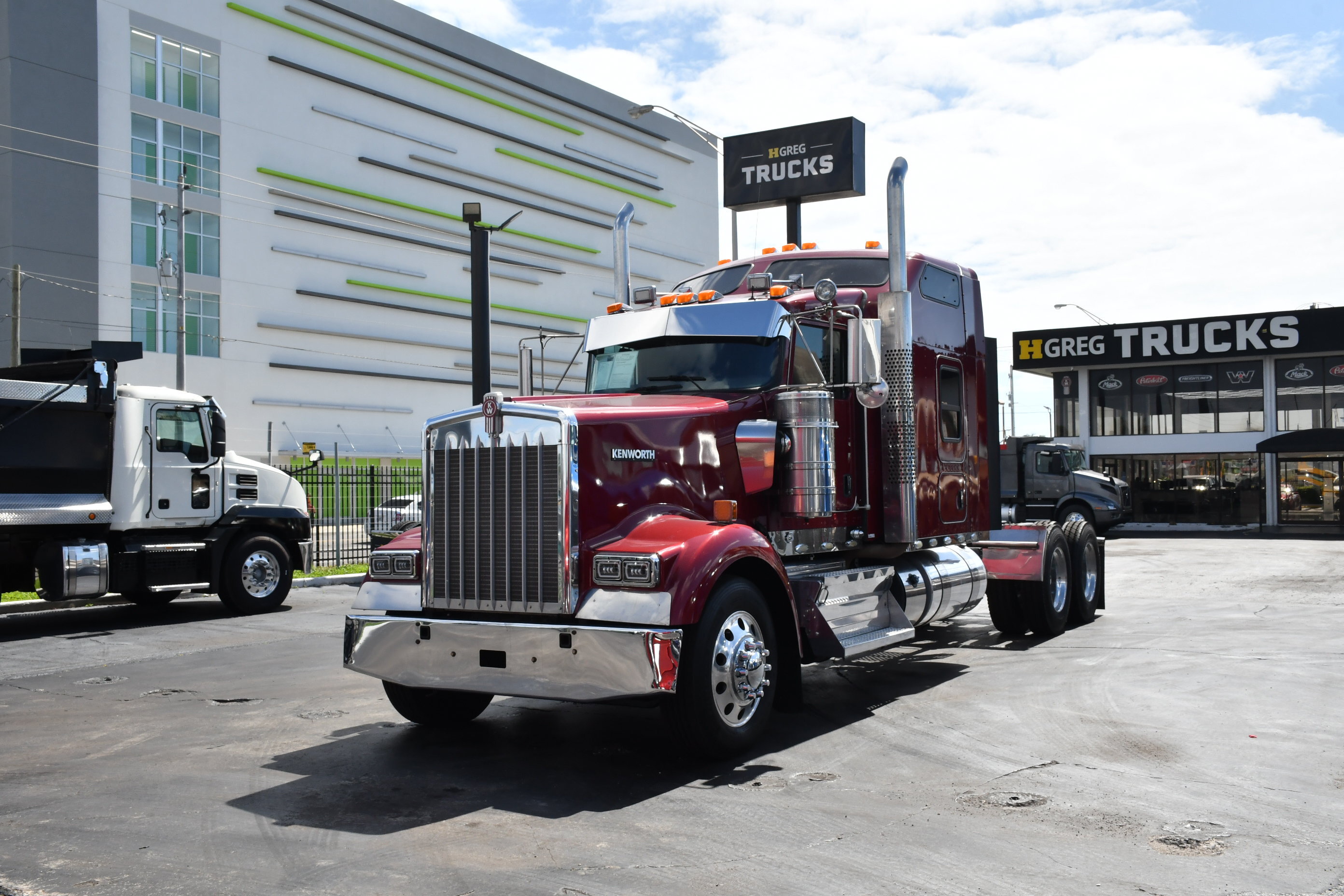 2019 KENWORTH W900 in Miami, FL