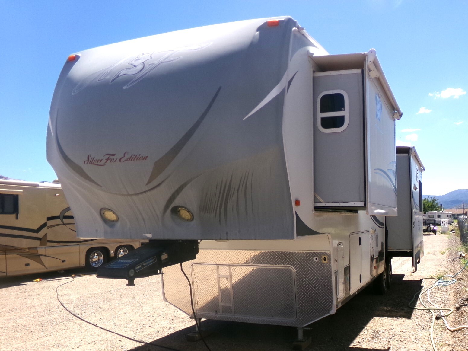 2013 Northwood Mfg ARCTIC FOX SILVER FOX 32-5M in camp verde AZ
