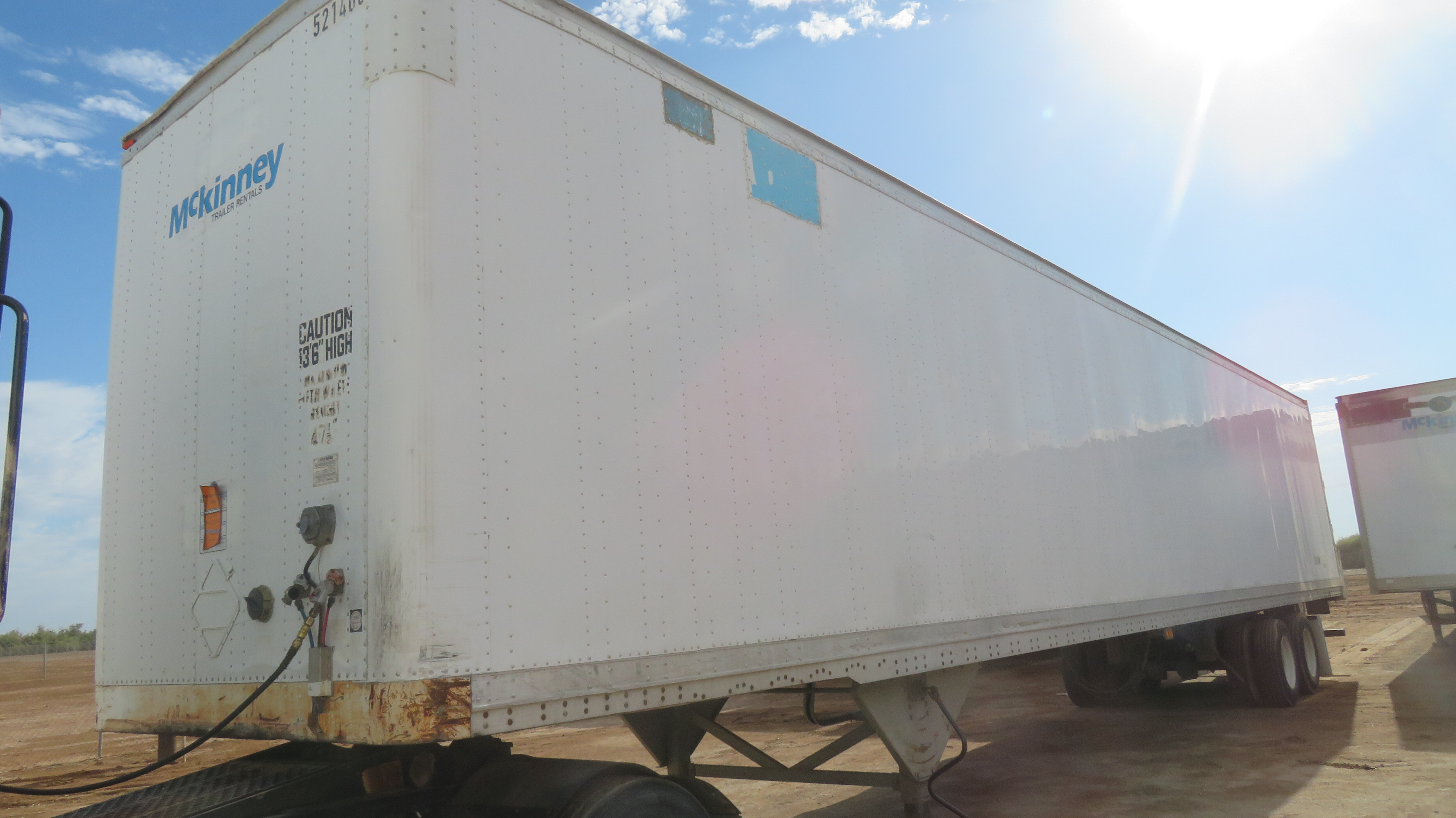 2000 HYUNDAI 53' SWING DOOR in Fontana, CA