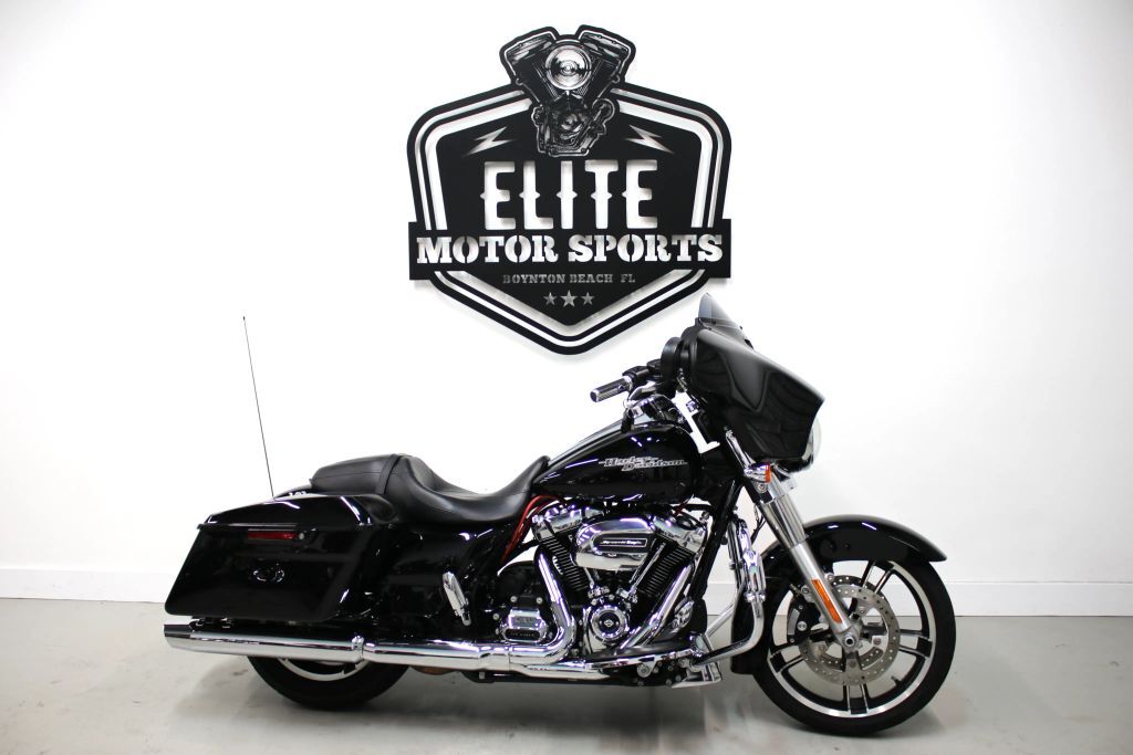 2018 Harley Davidson Street Glide FLHX in Boynton Beach, FL
