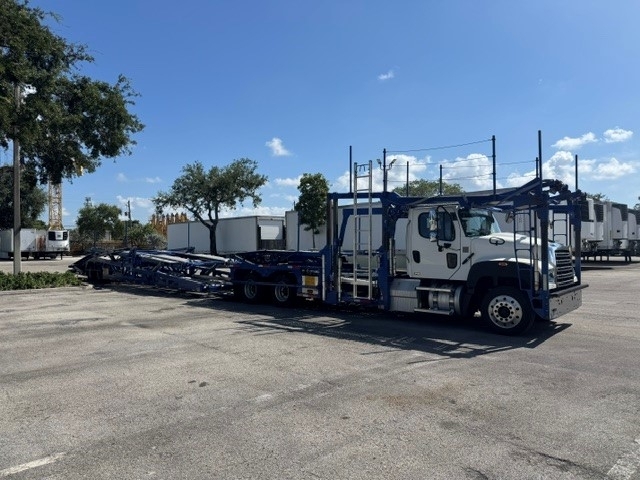 2021 FREIGHTLINER 114 SD in Pompano Beach, FL