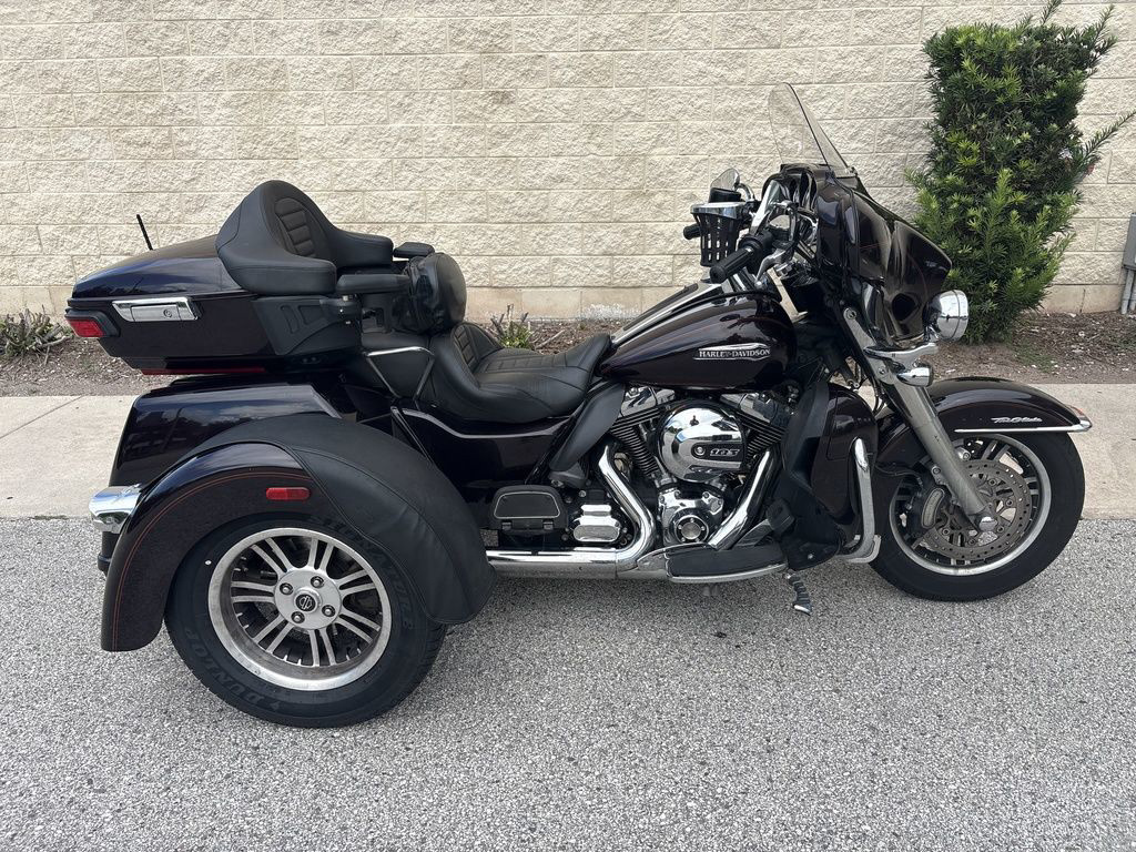 2014 Harley-Davidson Trike FLHTCUTG - Tri Glide Ultra ULTRA CLASSIC® in Jacksonville, FL