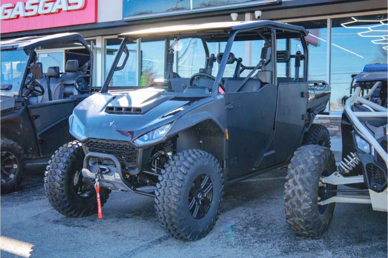 A photo of this 2026 Segway Powersports UT10 P Crew