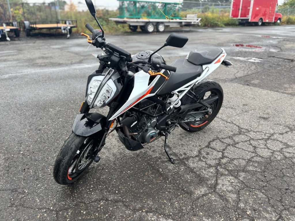 2022 KTM Duke 390 DUKE in Hillsboro, OR