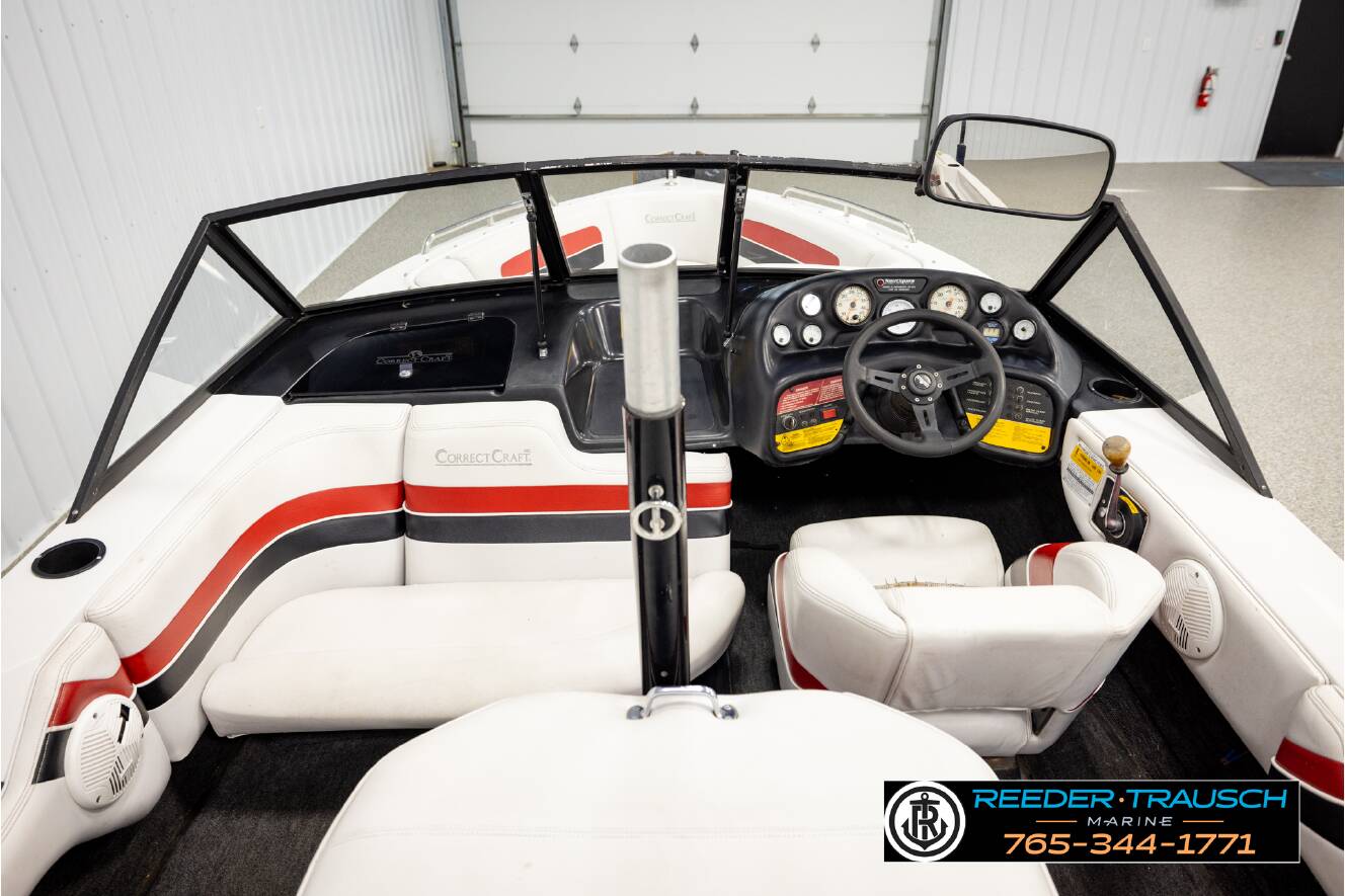 A photo of this 1995 Ski Nautique Correct Craft