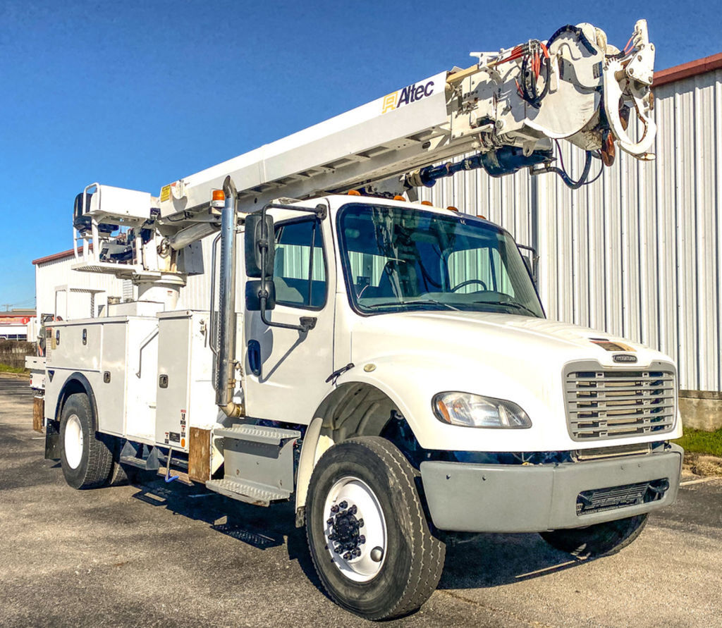 2018 Freightliner M2 106 4x4/ Altec DC47-TR - Digger Derrick in Lindale, TX