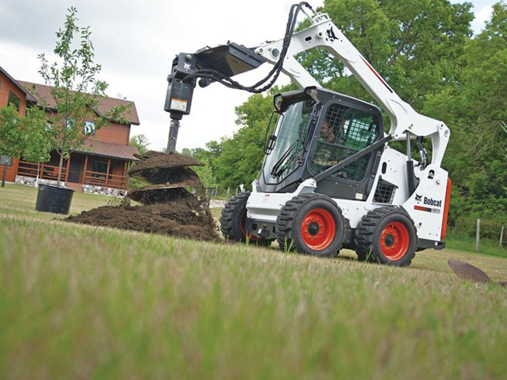 2015 Bobcat S590 in La Crescent, MN