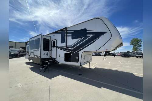2024 Grand Design MOMENTUM 381MS in blue grass IA