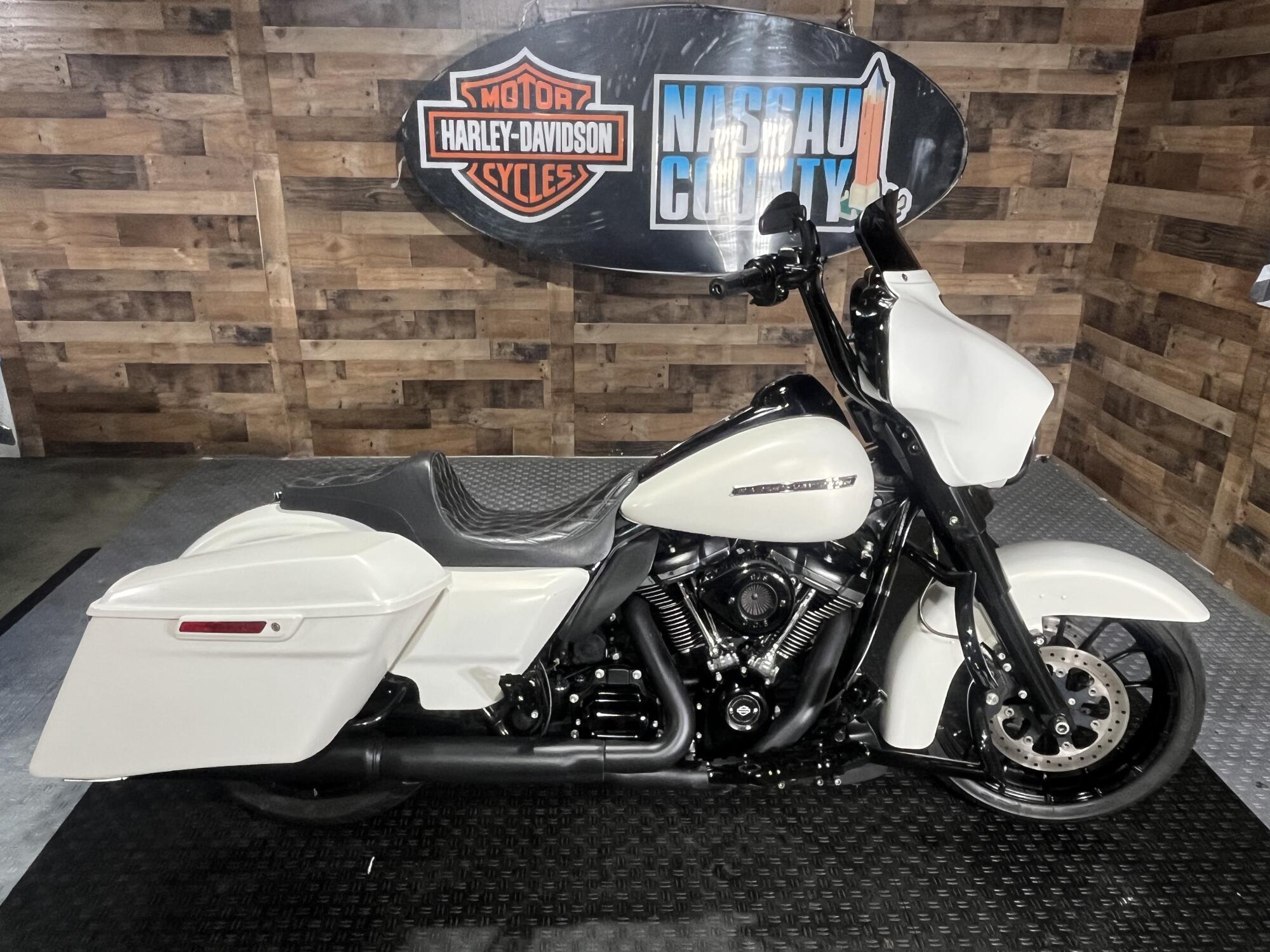 2018 Harley-Davidson Street Glide Special SPECIAL in Bellmore, NY