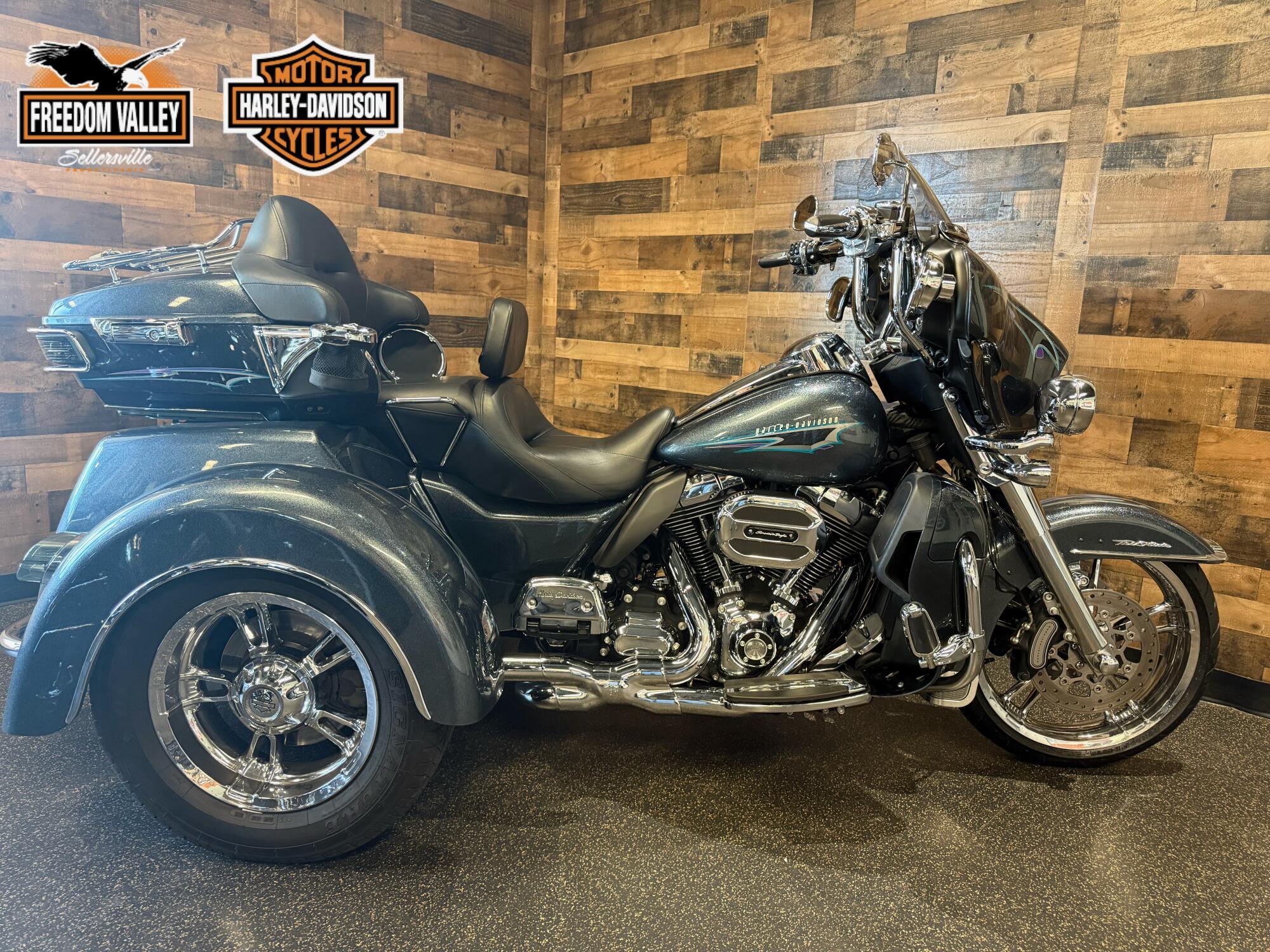 2015 Harley-Davidson Tri Glide Ultra ULTRA CLASSIC in Sellersville, PA
