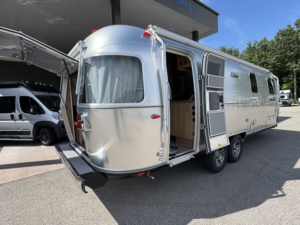 2027 Airstream Trade Wind® 27FB in lorain OH