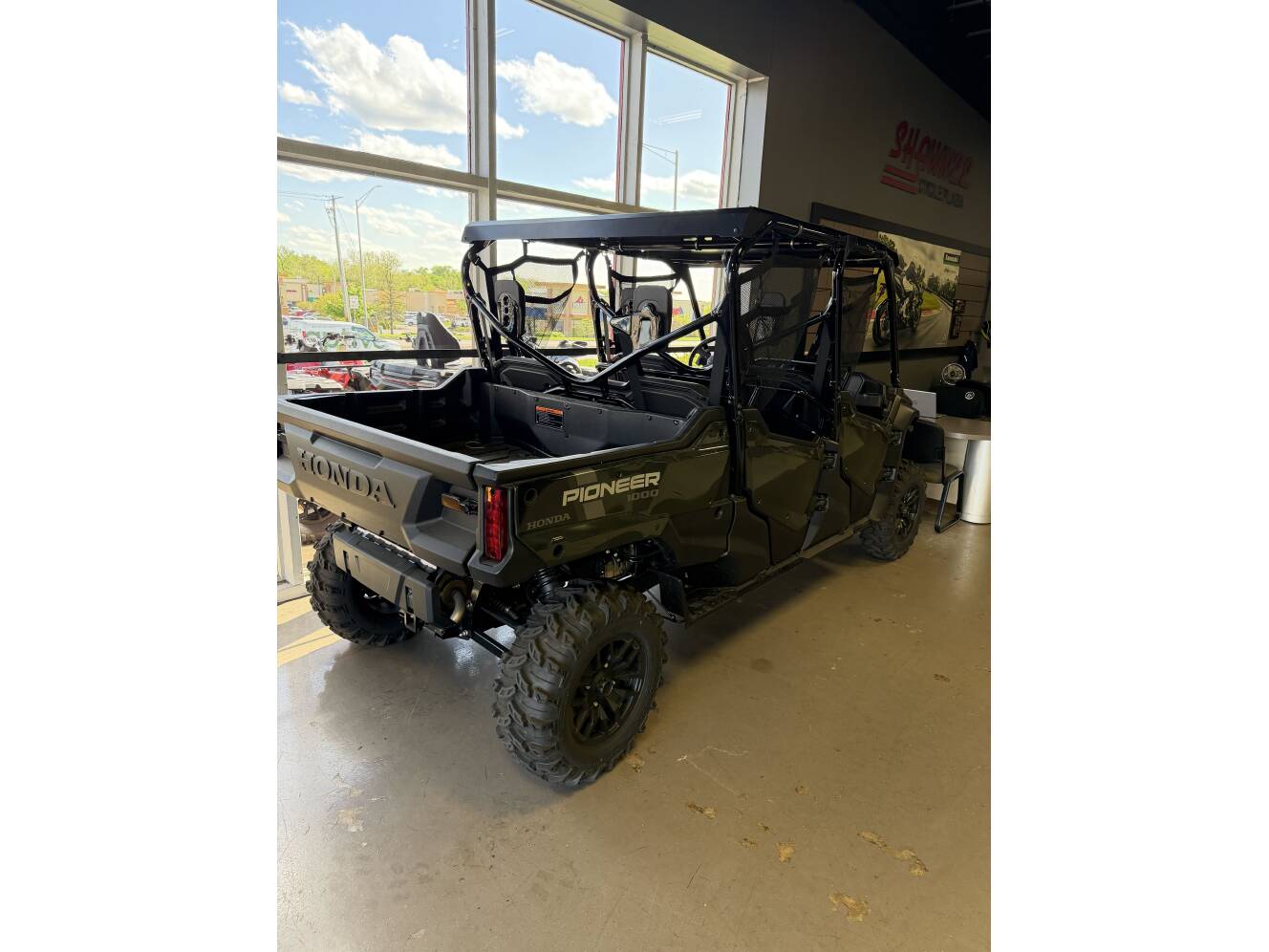 A photo of this 2025 Honda PIONEER 1000-6 DELUXE CREW