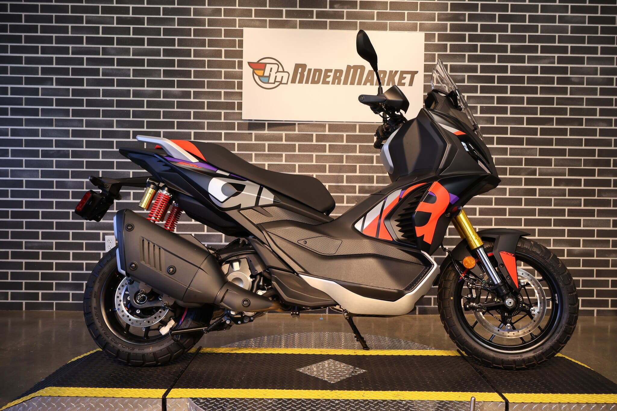2027 Aprilia SR GT 400 BASE in Ormond Beach, FL