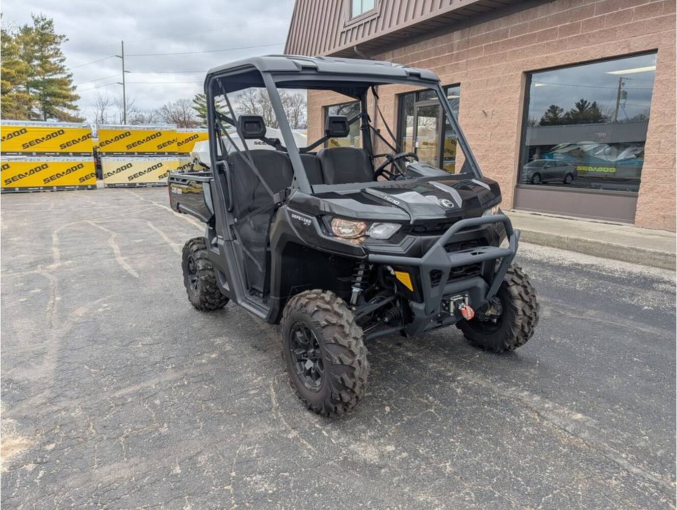 A photo of this 2025 Can-Am Defender XT HD10