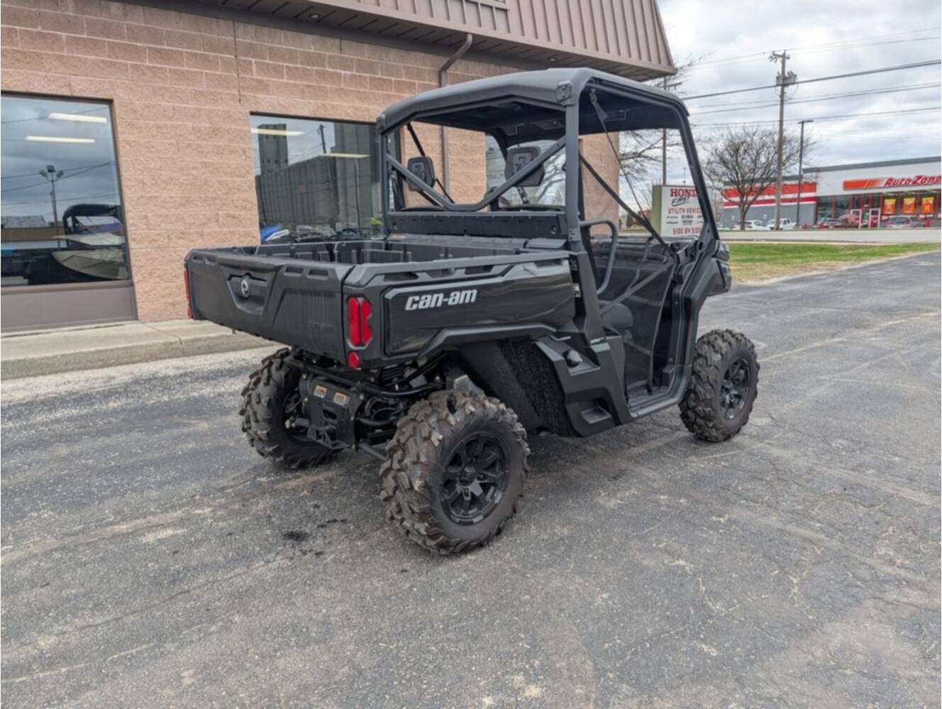 A photo of this 2025 Can-Am Defender XT HD10