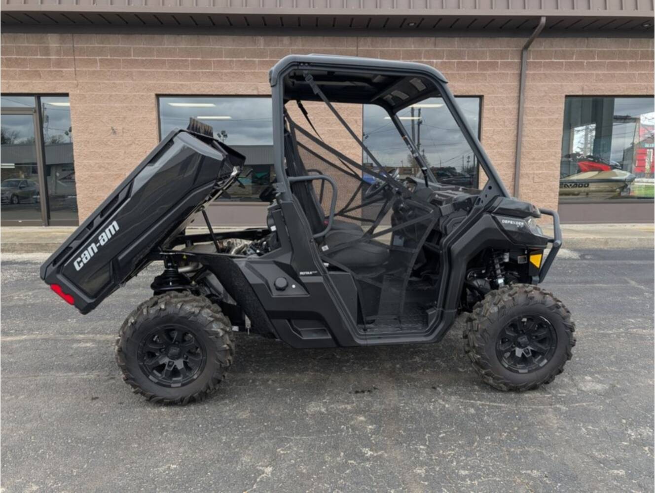 A photo of this 2025 Can-Am Defender XT HD10
