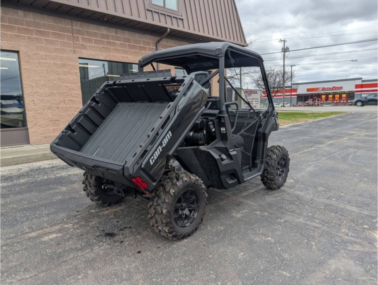 A photo of this 2025 Can-Am Defender XT HD10