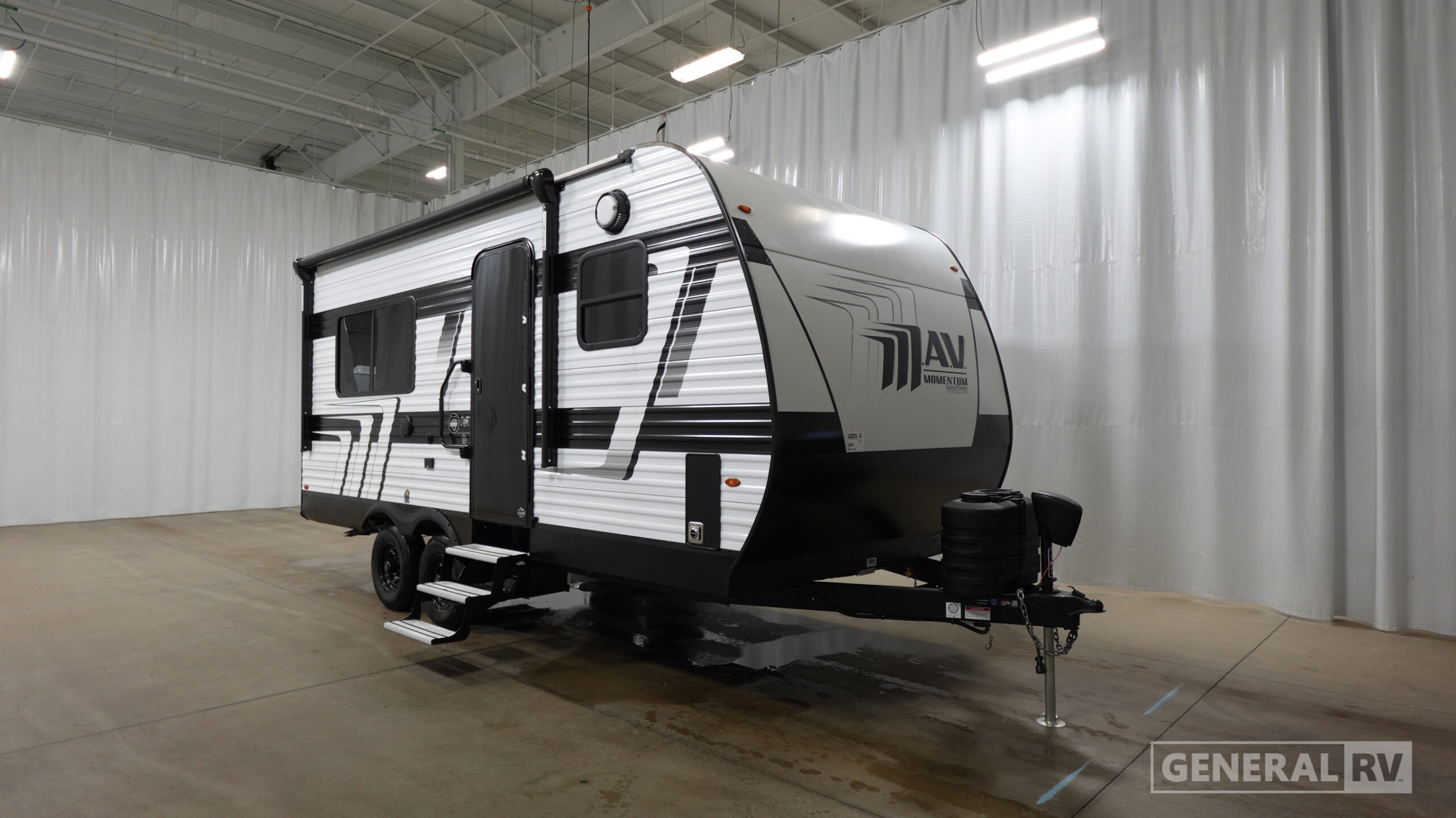 2027 Grand Design MOMENTUM 17MAV in winter garden FL