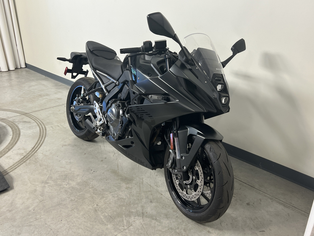 2025 Suzuki GSX 8R (GSX800FRQM5) 8R in Peninsula, OH