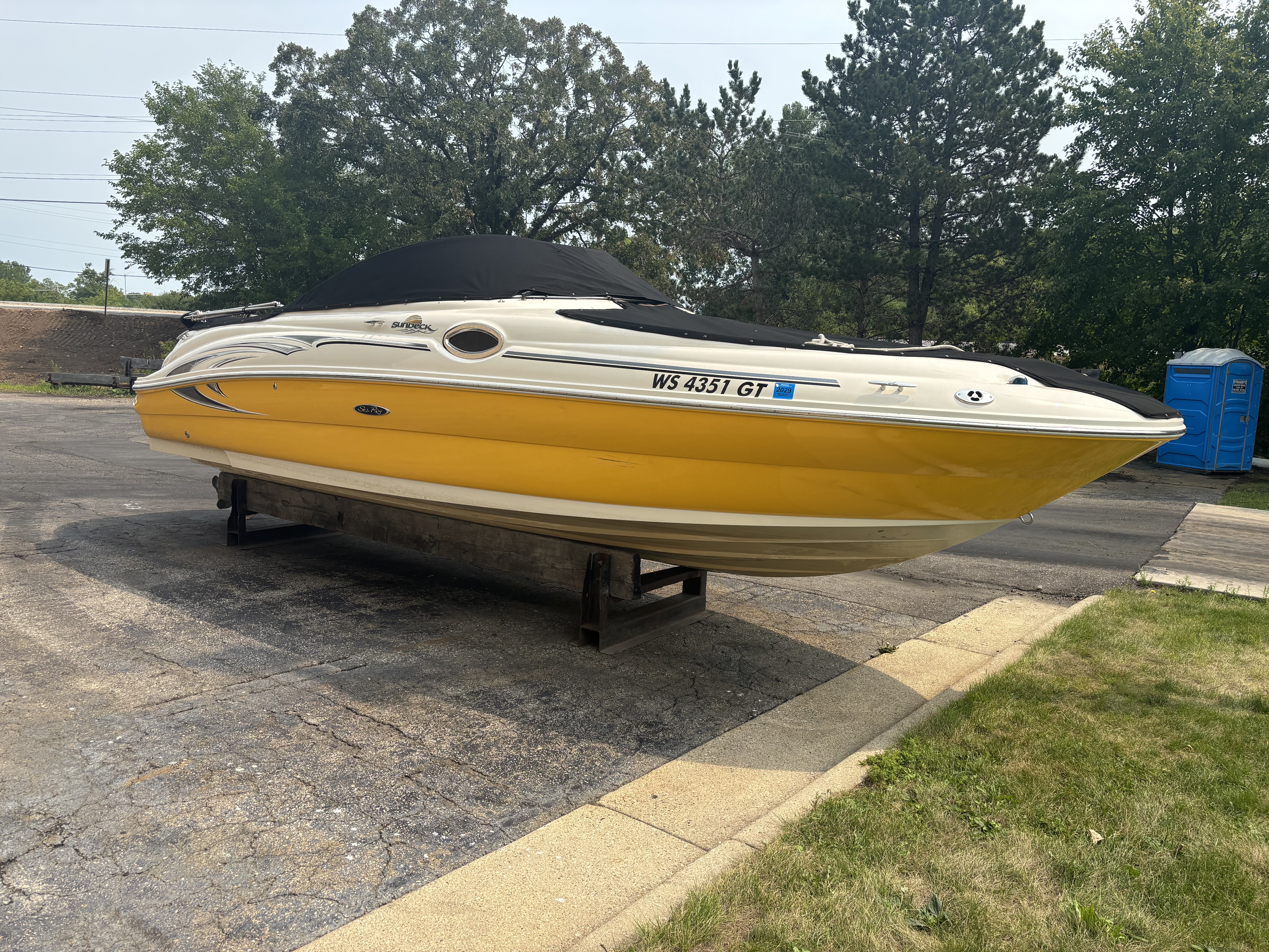 2005 Sea Ray 240 SUNDECK in madison WI