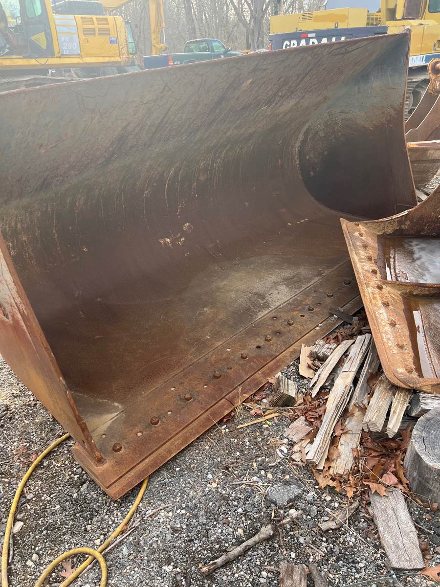 Paladin 4.25 yard GP bucket in Crofton, MD