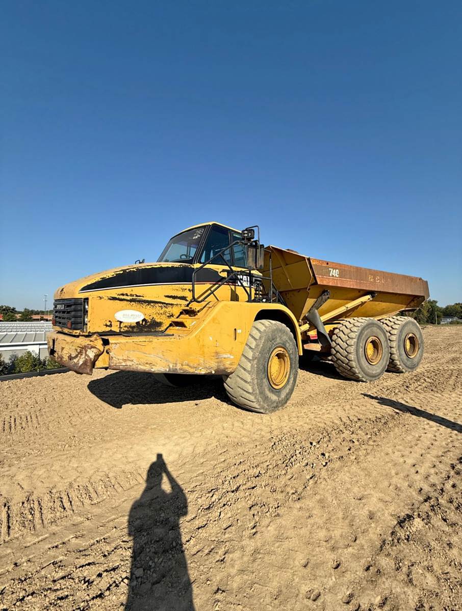 2004 Caterpillar 740B in Belleville, MI