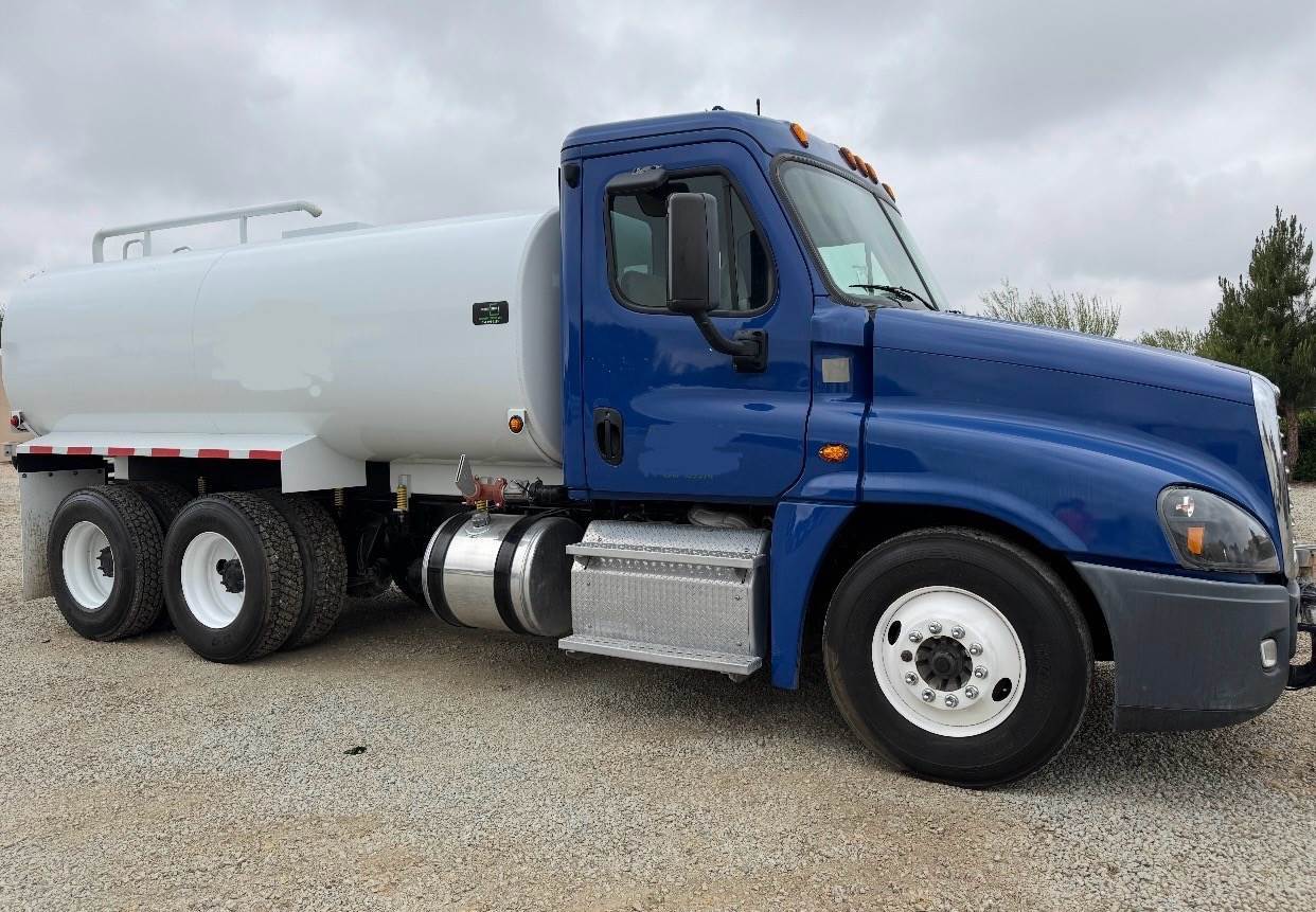 2015 Freightliner Cascadia in Wayne, MI