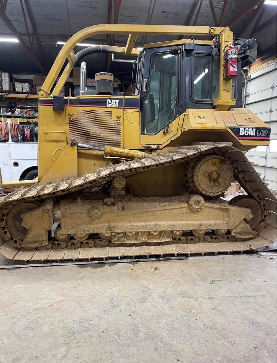 2001 Caterpillar D6M LGP in Belleville, MI