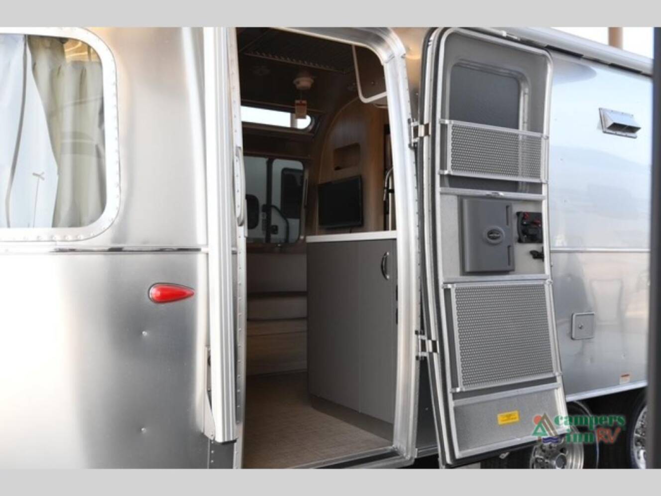 A photo of this 2027 Airstream Globetrotter 27FB
