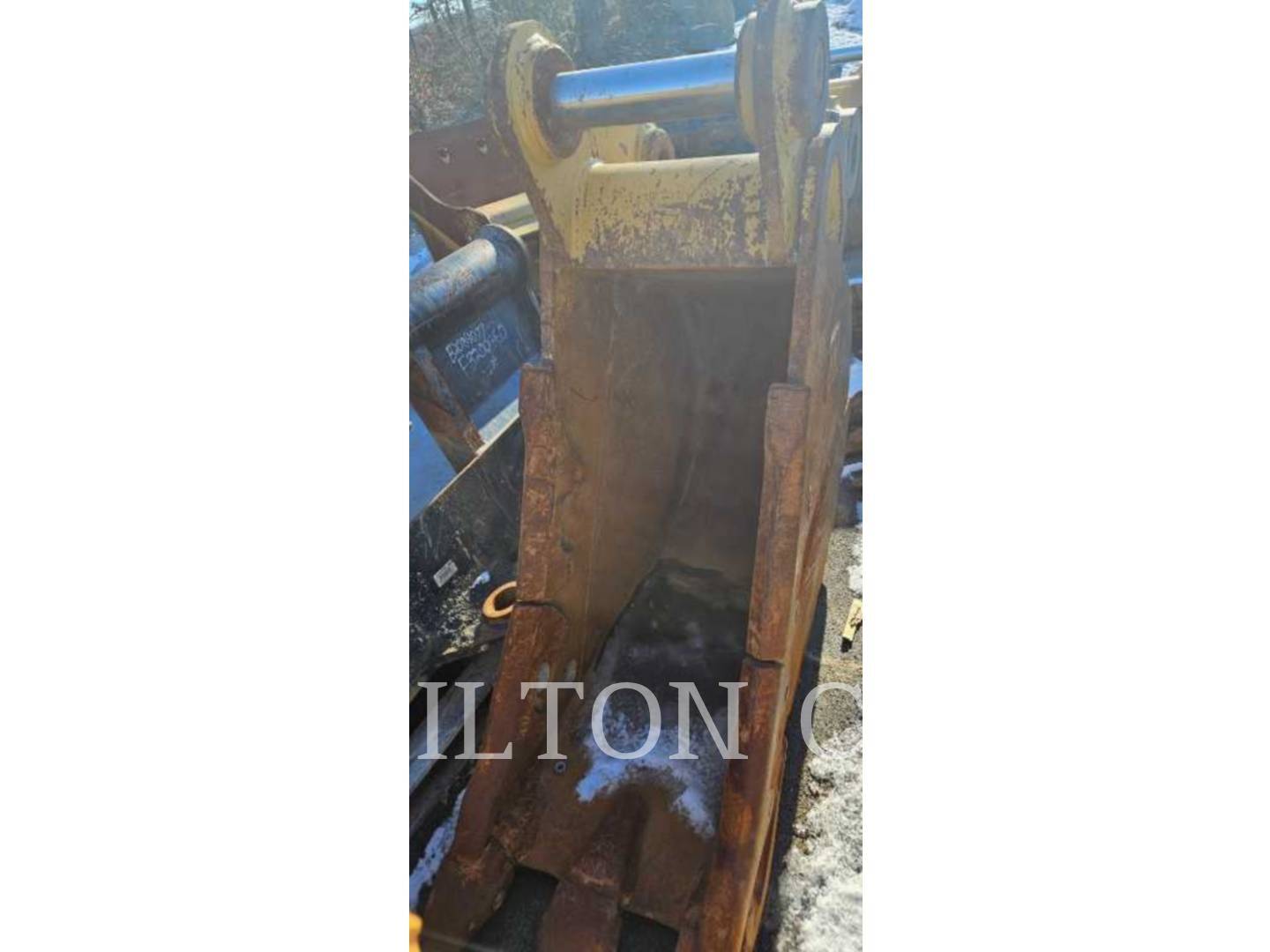 2022 CAT B LINKAGE 24" SD BUCKET in Milford, MA