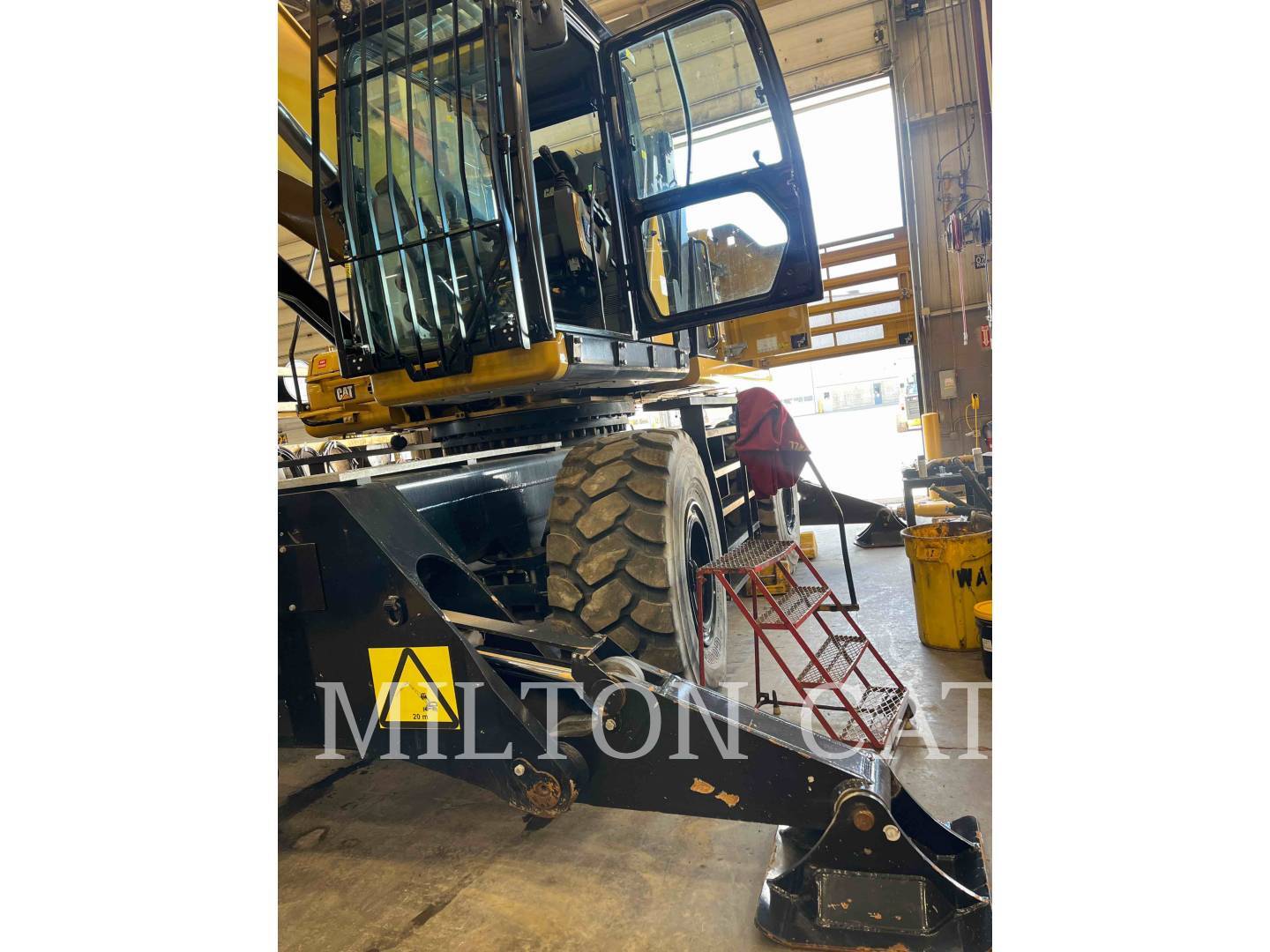 2019 CAT MULTIDOCKER CH600 in Batavia, NY